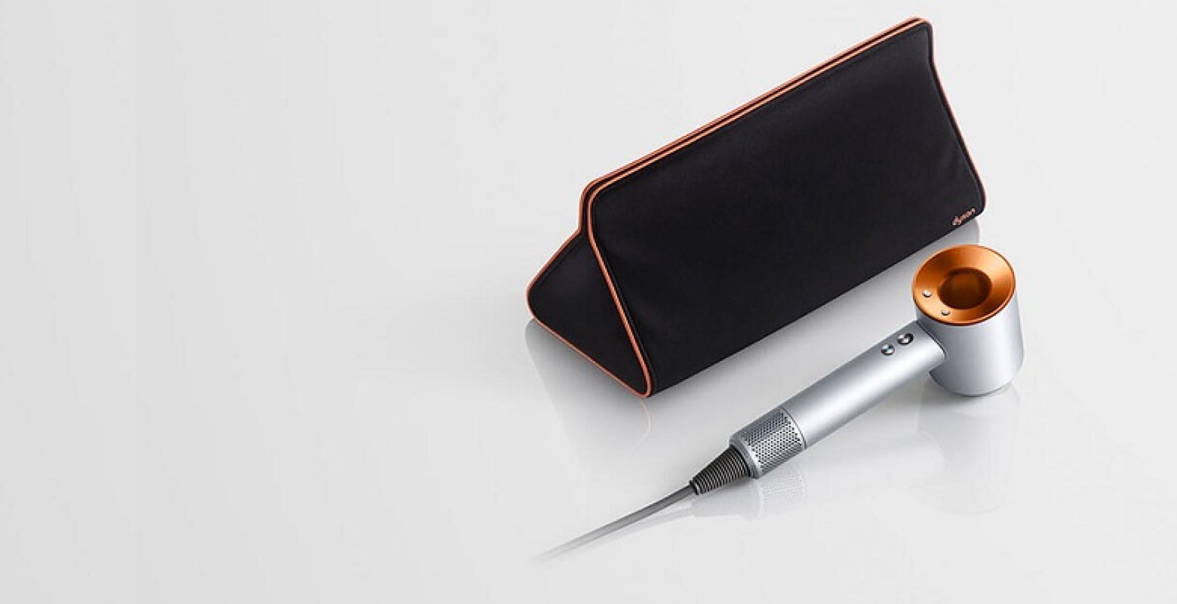 Dyson Supersonic dolazi s copper kožnom putnom torbicom za jednostavniji prijenos vašeg omiljenog sušila za kosu.