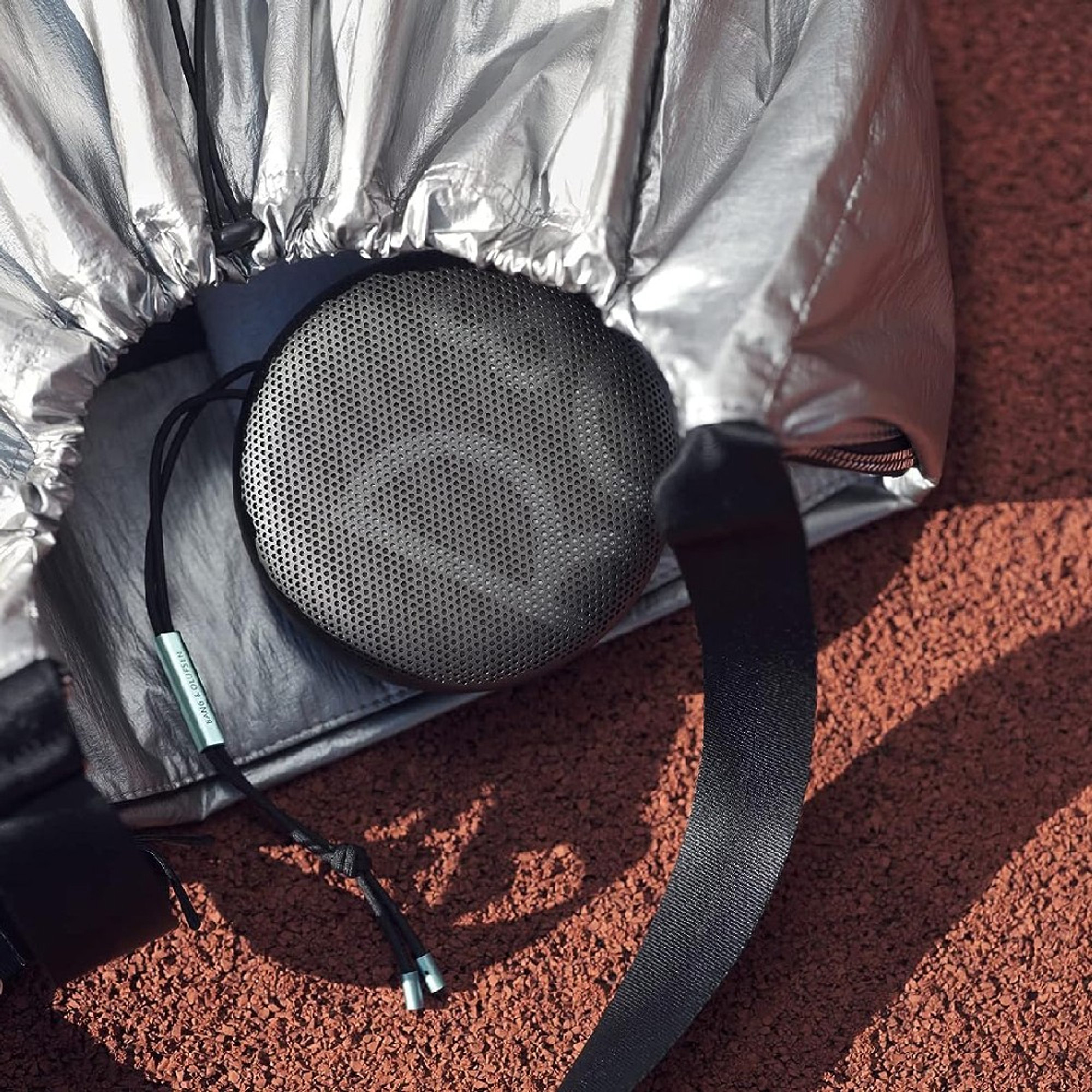 Zvučnik Beosound A1 2nd Gen Anthracite Oxygen - OTG