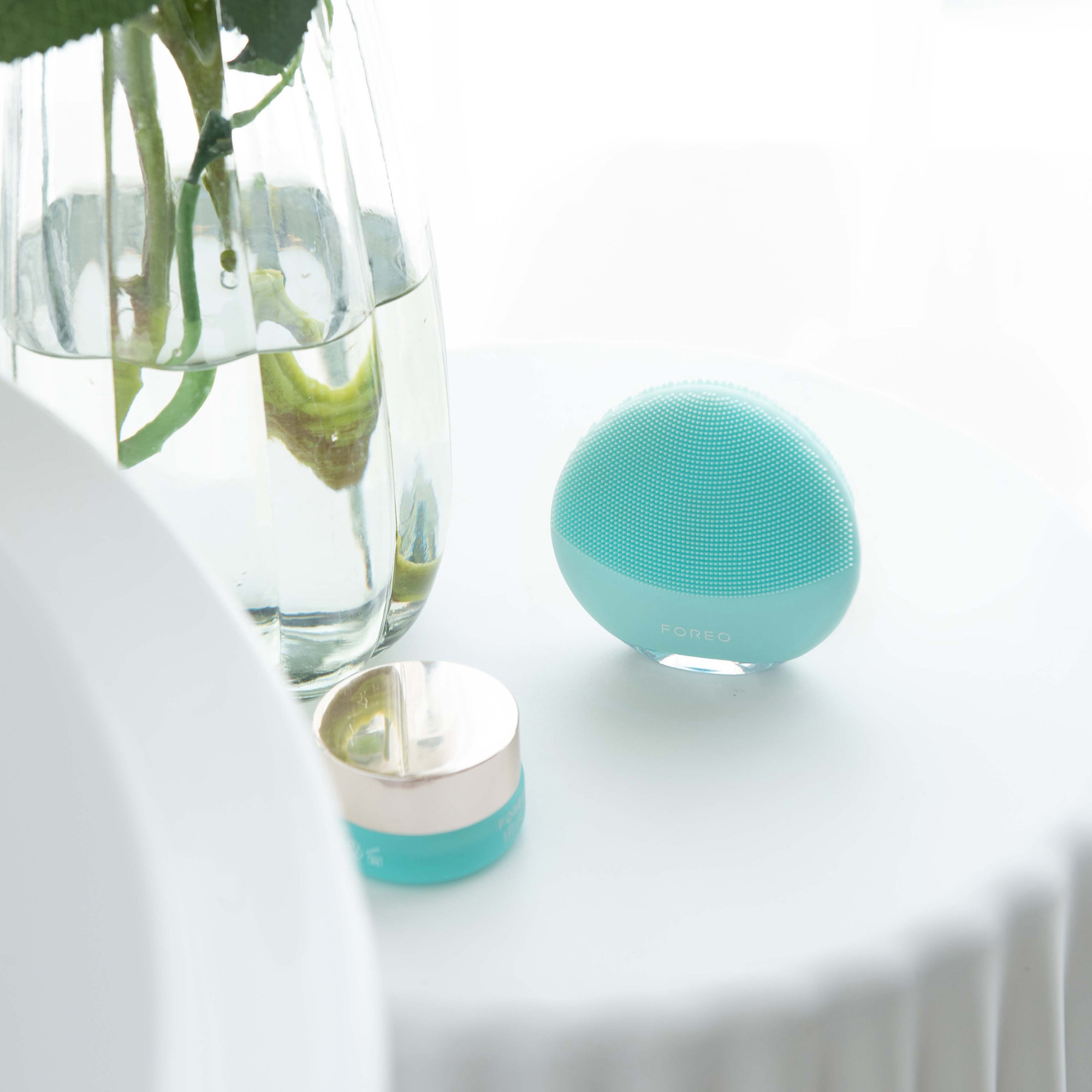 Uređaj za čišćenje lica Foreo Luna 4 mini Arctic Blue