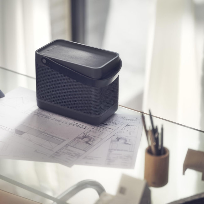 Zvučnik Bang & Olufsen Beolit 20 Black Anthracite