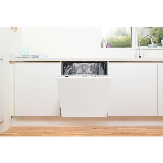 Ugradbena-masina-za-sudje-Indesit-D2I-HD526-A